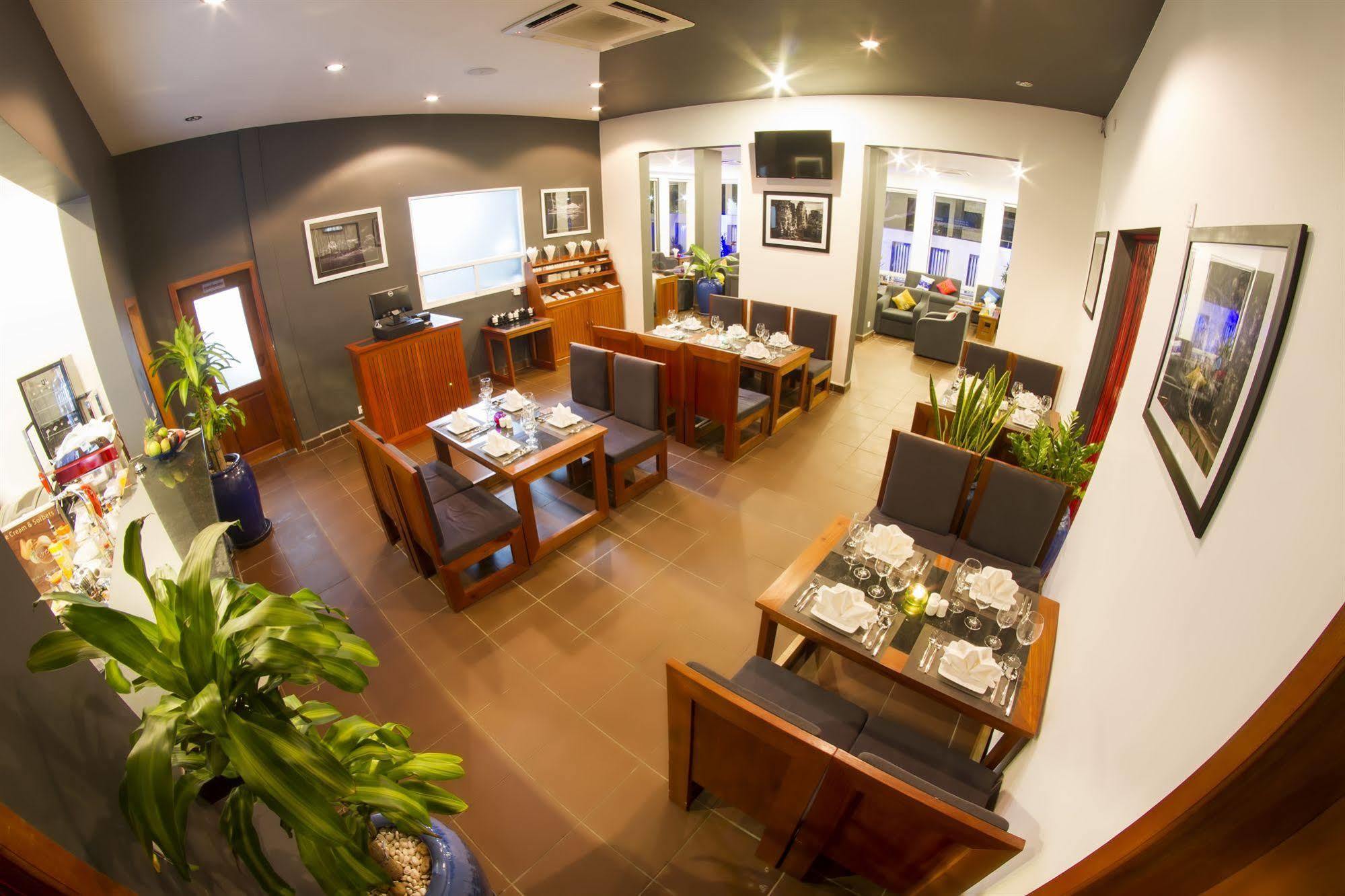 The Blue Corner Boutique Hotel プノンペン エクステリア 写真